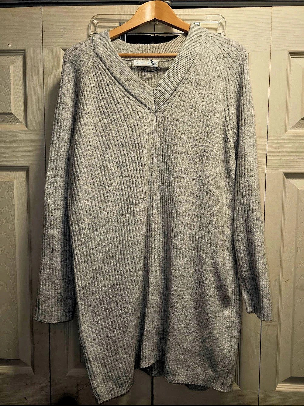Primark Cares V-Neck Sweater in Gray Size Medium